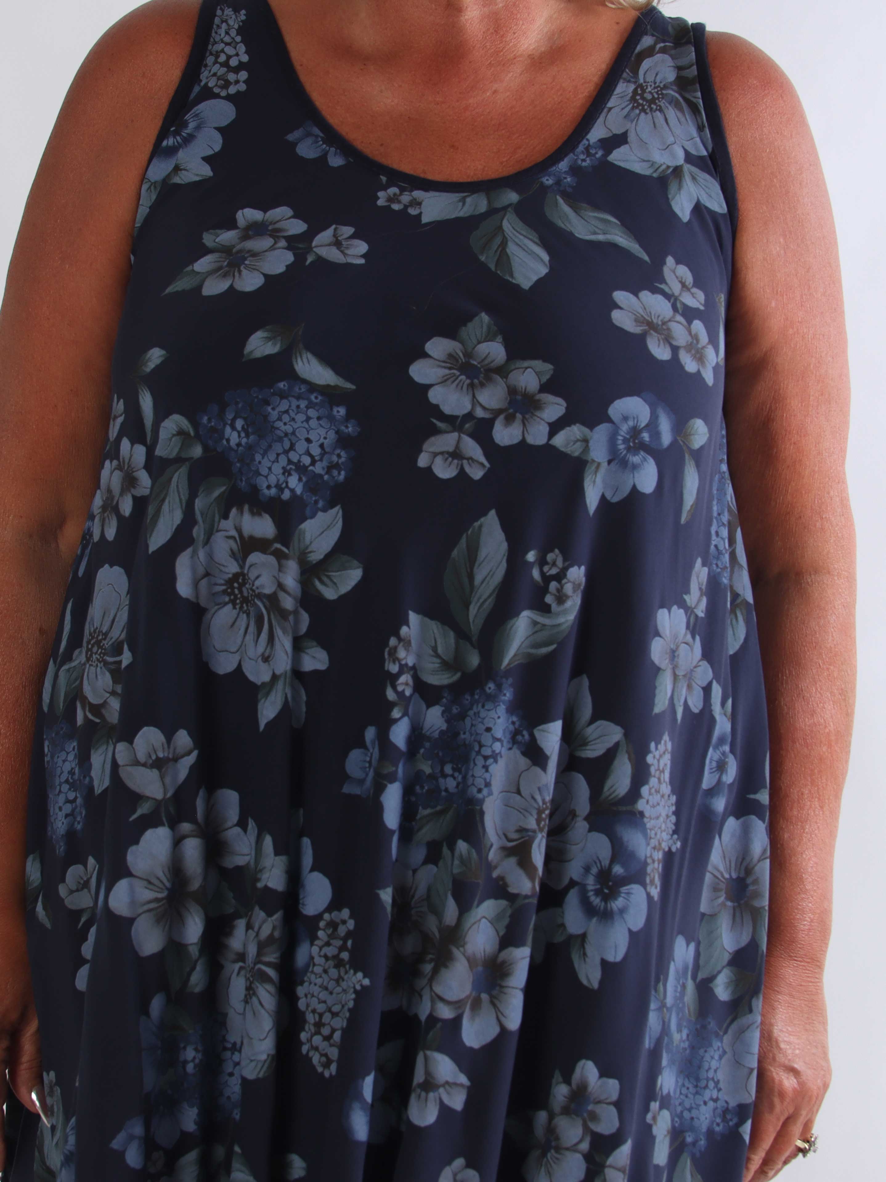 Saline - Sød plus size sommerkjole i viskose med blomsterprint